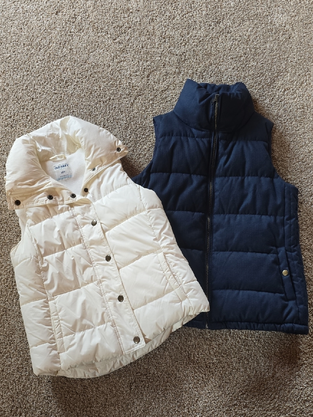 Old Navy Cream and Navy Quilted Puffer Vest Set Size Small